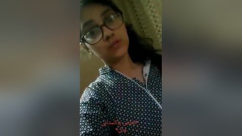 Today Exclusive-paki Girl Shows Her Boobs