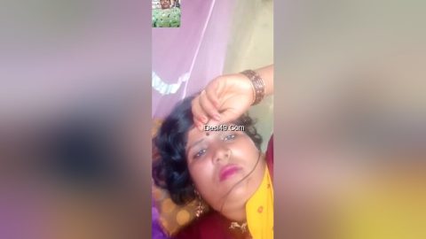 Village Bhabhi Shows Her Boobs And Pussy