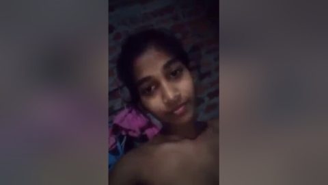 Today Exclusive- Cute Girl Showing Her Boobs And Pussy