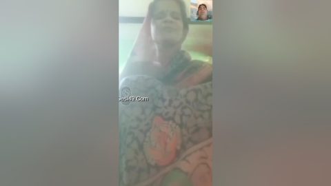 Today Exclusive- Desi Village Bhabhi Shows Her Pussy On Vc