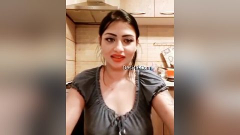 Today Exclusive-sexy Bhabhi Showing Ass