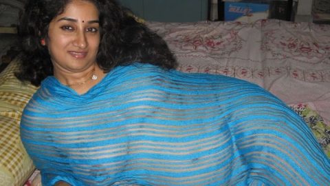 Desi Hot Auntie Parvati